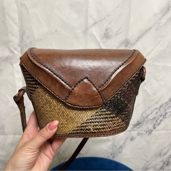 VINTAGE 80s Handmade Leather and Rattan Woven Crossbody Bag - Picture 2 of 14